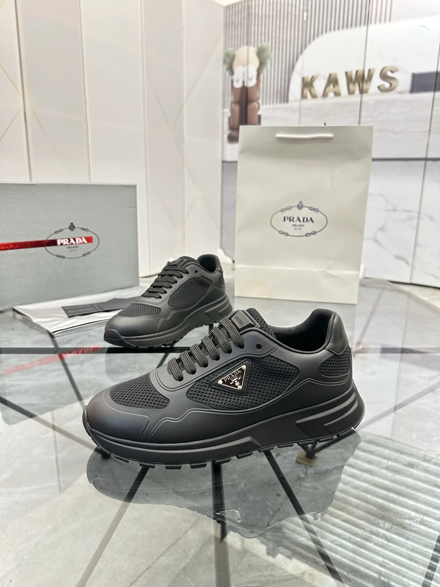 Men's shoes for sale 💰: 💰P600¥ High-end top quality Product trademark: Prada *"Prada*" low-top casual shoes Regular size: 38-45 (can be customized to 46) Product materials: Upper imported glue splicing original material, breathable lining, cowhide foot pads, original outsole. Number: 832